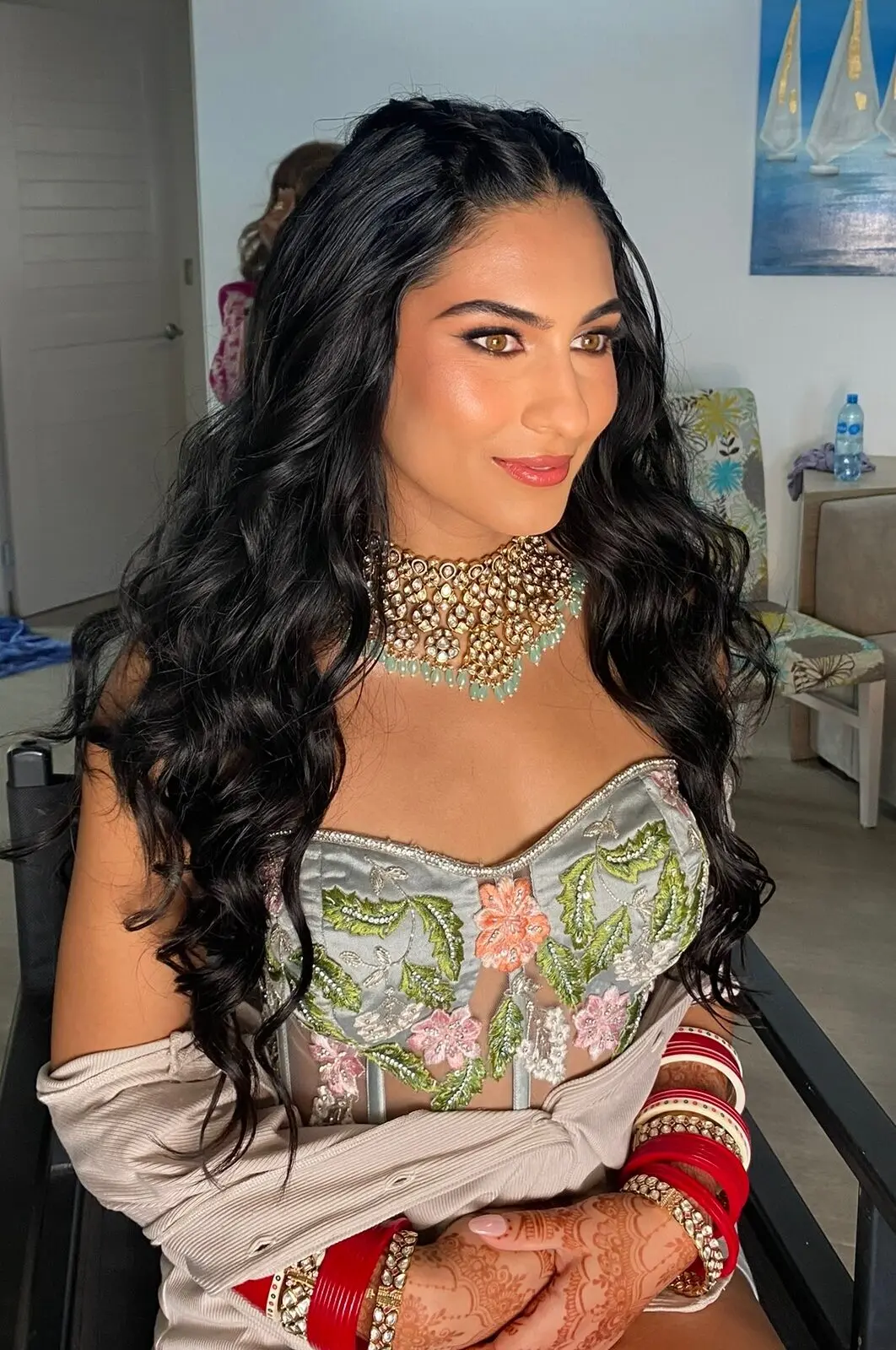 Devina is very happy taking photos to show her amazing beauty look at JW Marriott Canucn