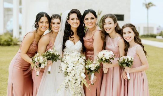 5 Topnotch Hairstyles and Makeup to survive Riviera Maya Wedding.
